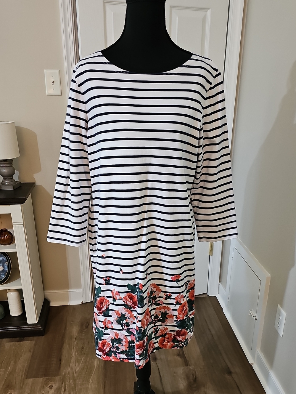 Dress - Picture 3 of 16